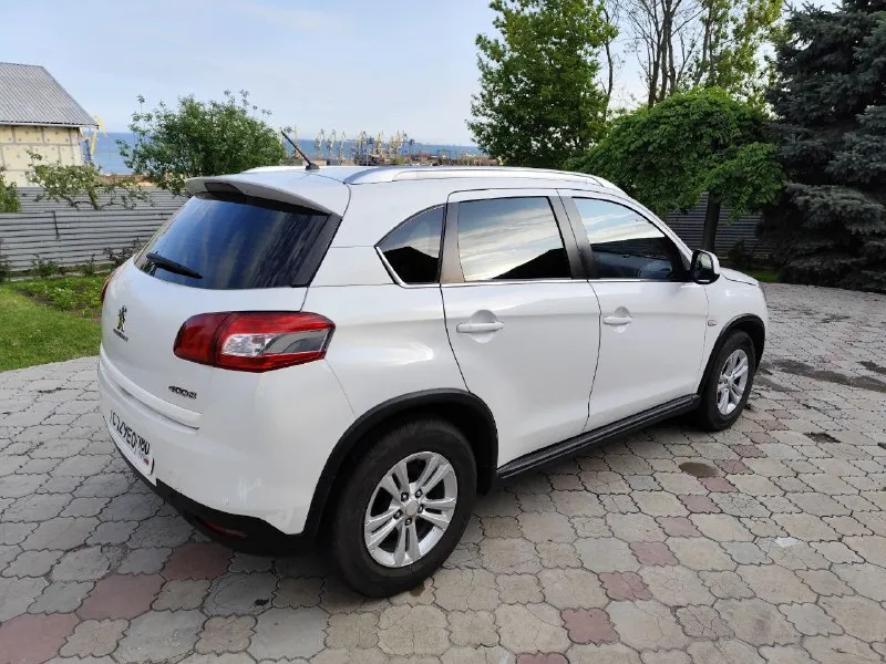Продам peugeot peugeot 4008. 2012 год. цена снижена в связи с покупкой недвижимости. автомат, с возможностью переключения передач в ручном режиме, лепестками на руле. полный привод с регулировкой привода, передний, auto,4 wd постоянный. передние и задние парктроники. камера заднего вида. датчики света и дождя. круиз контроль. климат контроль. мульти руль. монитор с навигацией. состояние очень хорошее. крашена крышка багажника и задний бампер. на 228 000 км. была замена двигателя на контрактный, с пробегом 70 000 км. зарегистрирован в мрэо. цена 900 000 рублей. находится в мариуполе. +79495018883 📲 tg: @miha8864 📞 звоните: +7(949)5018883 - фотография - 4