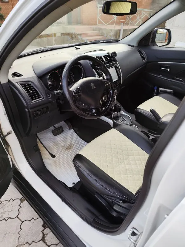 Продам peugeot peugeot 4008. 2012 год. цена снижена в связи с покупкой недвижимости. автомат, с возможностью переключения передач в ручном режиме, лепестками на руле. полный привод с регулировкой привода, передний, auto,4 wd постоянный. передние и задние парктроники. камера заднего вида. датчики света и дождя. круиз контроль. климат контроль. мульти руль. монитор с навигацией. состояние очень хорошее. крашена крышка багажника и задний бампер. на 228 000 км. была замена двигателя на контрактный, с пробегом 70 000 км. зарегистрирован в мрэо. цена 900 000 рублей. находится в мариуполе. +79495018883 📲 tg: @miha8864 📞 звоните: +7(949)5018883 - фотография - 7