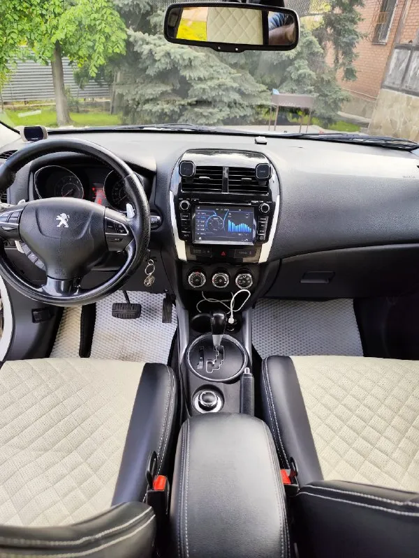 Продам peugeot peugeot 4008. 2012 год. цена снижена в связи с покупкой недвижимости. автомат, с возможностью переключения передач в ручном режиме, лепестками на руле. полный привод с регулировкой привода, передний, auto,4 wd постоянный. передние и задние парктроники. камера заднего вида. датчики света и дождя. круиз контроль. климат контроль. мульти руль. монитор с навигацией. состояние очень хорошее. крашена крышка багажника и задний бампер. на 228 000 км. была замена двигателя на контрактный, с пробегом 70 000 км. зарегистрирован в мрэо. цена 900 000 рублей. находится в мариуполе. +79495018883 📲 tg: @miha8864 📞 звоните: +7(949)5018883 - фотография - 9