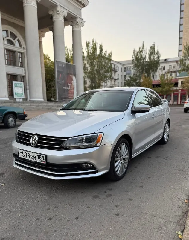 🚗 Volkswagen jetta 6 рестайлинг
📅 Год: 2016 | ⏱ пробег: 142 000 км (родной)
⚙️ Двигатель: 1.8 tsi (gen 3) | коробка: надёжный автомат aisin
✨ Предмаксимальная комплектация — есть всё для комфорта и удовольствия:
• Бесключевой доступ, система start/stop
• Кожаный салон, люк
• Новый мультимедиа-экран 8” / 64 гб с carplay и android auto
Заменена акустика топ 🔥
• Камера заднего вида
• Кондиционер
• Подогрев сидений (3 режима)
• Мультируль
• Электропривод и подогрев зеркал
• Полный электропакет
• Подушки безопасности
🔧 Состояние: полностью обслужен, вложений не требует — сел и поехал!
📷 Дополнительные фото и видео — вышлю по запросу.
📄 Документы в порядке, учёт рф, переоформление без проблем.
💰 Цена: 1 488 000 ₽ (торг у капота)
Возможен обмен, на обмен дороже.
📍 Донецк
📞 Тел. : +7 949 315 34 04
📞 Звоните: +7(949)3153404 - фотография - 1