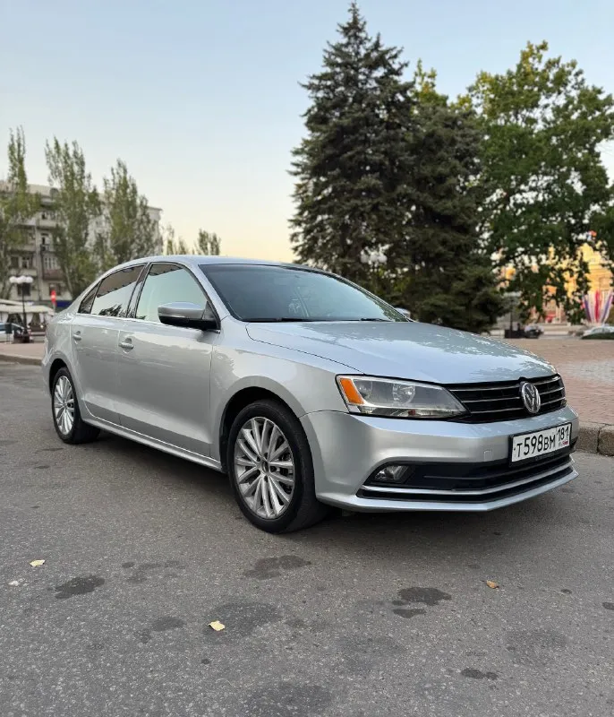 🚗 Volkswagen jetta 6 рестайлинг
📅 Год: 2016 | ⏱ пробег: 142 000 км (родной)
⚙️ Двигатель: 1.8 tsi (gen 3) | коробка: надёжный автомат aisin
✨ Предмаксимальная комплектация — есть всё для комфорта и удовольствия:
• Бесключевой доступ, система start/stop
• Кожаный салон, люк
• Новый мультимедиа-экран 8” / 64 гб с carplay и android auto
Заменена акустика топ 🔥
• Камера заднего вида
• Кондиционер
• Подогрев сидений (3 режима)
• Мультируль
• Электропривод и подогрев зеркал
• Полный электропакет
• Подушки безопасности
🔧 Состояние: полностью обслужен, вложений не требует — сел и поехал!
📷 Дополнительные фото и видео — вышлю по запросу.
📄 Документы в порядке, учёт рф, переоформление без проблем.
💰 Цена: 1 488 000 ₽ (торг у капота)
Возможен обмен, на обмен дороже.
📍 Донецк
📞 Тел. : +7 949 315 34 04
📞 Звоните: +7(949)3153404 - фотография - 2