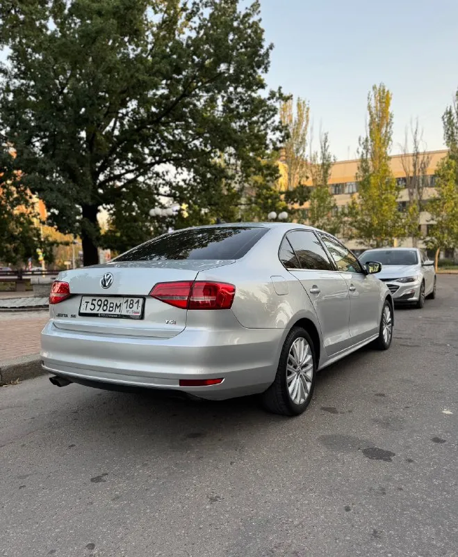 🚗 Volkswagen jetta 6 рестайлинг
📅 Год: 2016 | ⏱ пробег: 142 000 км (родной)
⚙️ Двигатель: 1.8 tsi (gen 3) | коробка: надёжный автомат aisin
✨ Предмаксимальная комплектация — есть всё для комфорта и удовольствия:
• Бесключевой доступ, система start/stop
• Кожаный салон, люк
• Новый мультимедиа-экран 8” / 64 гб с carplay и android auto
Заменена акустика топ 🔥
• Камера заднего вида
• Кондиционер
• Подогрев сидений (3 режима)
• Мультируль
• Электропривод и подогрев зеркал
• Полный электропакет
• Подушки безопасности
🔧 Состояние: полностью обслужен, вложений не требует — сел и поехал!
📷 Дополнительные фото и видео — вышлю по запросу.
📄 Документы в порядке, учёт рф, переоформление без проблем.
💰 Цена: 1 488 000 ₽ (торг у капота)
Возможен обмен, на обмен дороже.
📍 Донецк
📞 Тел. : +7 949 315 34 04
📞 Звоните: +7(949)3153404 - фотография - 4