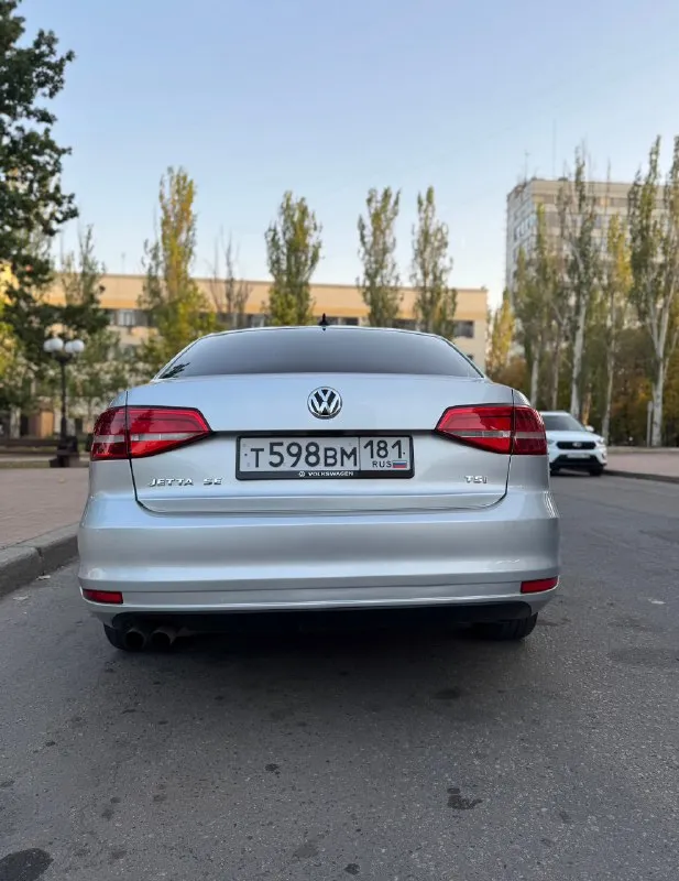 🚗 Volkswagen jetta 6 рестайлинг
📅 Год: 2016 | ⏱ пробег: 142 000 км (родной)
⚙️ Двигатель: 1.8 tsi (gen 3) | коробка: надёжный автомат aisin
✨ Предмаксимальная комплектация — есть всё для комфорта и удовольствия:
• Бесключевой доступ, система start/stop
• Кожаный салон, люк
• Новый мультимедиа-экран 8” / 64 гб с carplay и android auto
Заменена акустика топ 🔥
• Камера заднего вида
• Кондиционер
• Подогрев сидений (3 режима)
• Мультируль
• Электропривод и подогрев зеркал
• Полный электропакет
• Подушки безопасности
🔧 Состояние: полностью обслужен, вложений не требует — сел и поехал!
📷 Дополнительные фото и видео — вышлю по запросу.
📄 Документы в порядке, учёт рф, переоформление без проблем.
💰 Цена: 1 488 000 ₽ (торг у капота)
Возможен обмен, на обмен дороже.
📍 Донецк
📞 Тел. : +7 949 315 34 04
📞 Звоните: +7(949)3153404 - фотография - 6