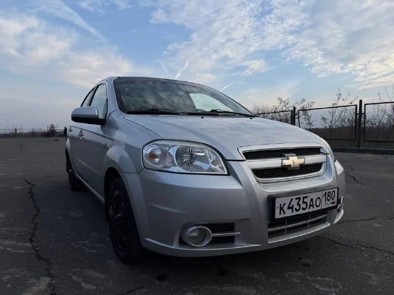 Chevrolet aveo цена: 600 000 город: донецк год выпуска: 2008 пробег: 177 000 двигатель: 1.6 топливо: бензин кпп: механика собственник: да телефон: +79494289096 описание от продавца двигатель сухой, работает штатно, коробка не хрустит, не выбивает, документы в полном порядке установлена качественная аудиосистема, сабвуфер кондиционер, abs, подогревы зеркал и тд. 2 комплекта резины лето -2 сезона зима -1 сезон - фотография - 2