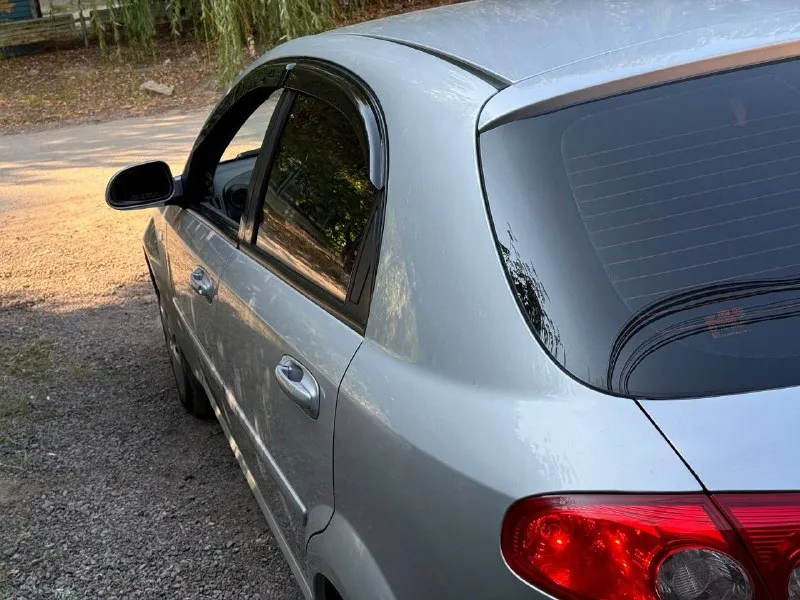 Продам chevrolet лачетти хэтчбек 2008г. пробег 162000. цена 600т. р стоит новый аккумулятор, газ евро4, камера заднего вида сони, хорошая магнитола, сигнализация с авто запуском. с переоформлением в мрео. т. +79493599380 г. енакиево 📲 tg: николай 📞 звоните: +7(949)3599380 - фотография - 5