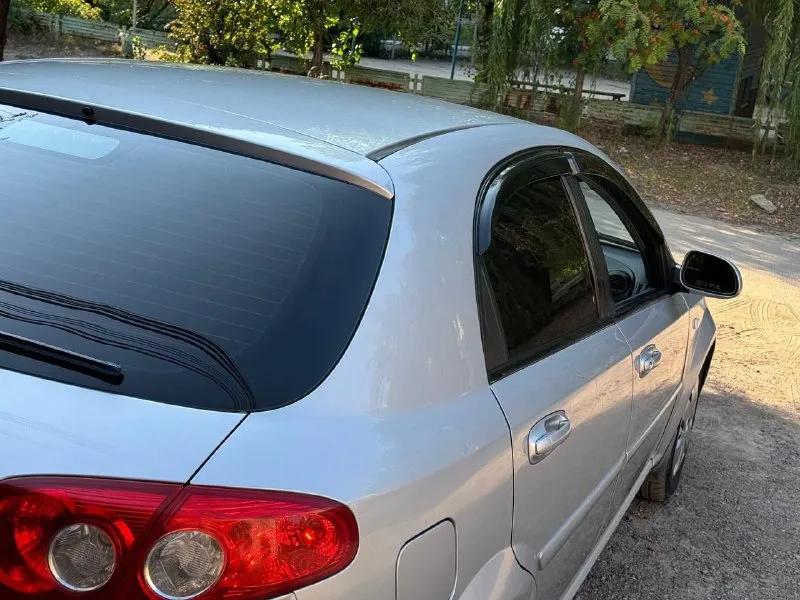 Продам chevrolet лачетти хэтчбек 2008г. пробег 162000. цена 600т. р стоит новый аккумулятор, газ евро4, камера заднего вида сони, хорошая магнитола, сигнализация с авто запуском. с переоформлением в мрео. т. +79493599380 г. енакиево 📲 tg: николай 📞 звоните: +7(949)3599380 - фотография - 6