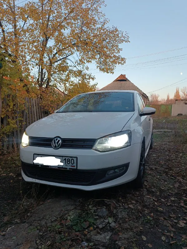 Продам volkswagen polo (поло) в кузове хэтчбек 2010 года выпуска. Пробег 136 тыс. Родной, подвержден автотекой, автотеку покажу при осмотре.
Цена 650т. Р. , торг у капота.
Двигатель 1.4 на акпп, едет очень хорошо.
Расход по трассе 4.7 по городу не замерял.
Двигатель масло не ест, коробка чувствует себя хорошо. Ходовая не греметит. Салон чистый и опрятный. По кузову имеются сколы.
Продаю потому что по факту машина просто стоит с августа месяца. Переодичкски раз в неделю- две выезжаю что бы не застаивалась.
По документам чистая, без штрафов, запретов и т. П.
Донецк, +79494203454 - фотография - 2