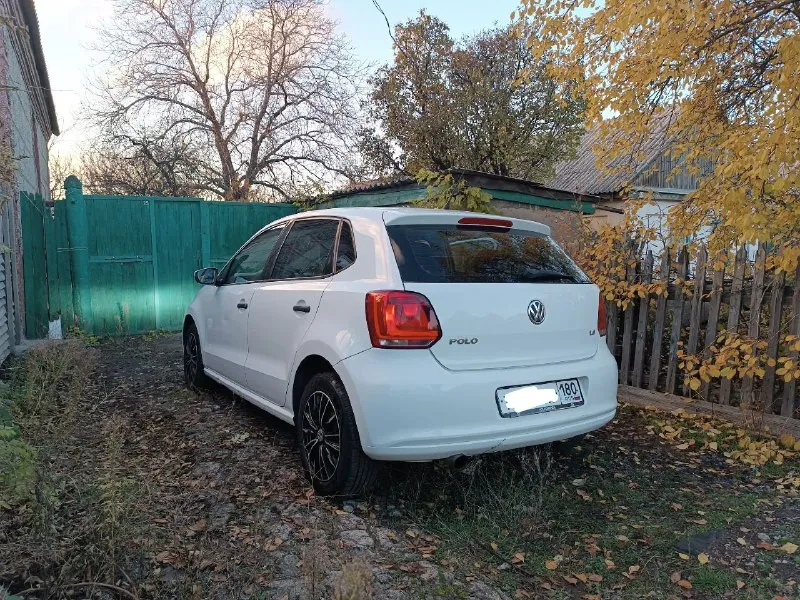 Продам volkswagen polo (поло) в кузове хэтчбек 2010 года выпуска. Пробег 136 тыс. Родной, подвержден автотекой, автотеку покажу при осмотре.
Цена 650т. Р. , торг у капота.
Двигатель 1.4 на акпп, едет очень хорошо.
Расход по трассе 4.7 по городу не замерял.
Двигатель масло не ест, коробка чувствует себя хорошо. Ходовая не греметит. Салон чистый и опрятный. По кузову имеются сколы.
Продаю потому что по факту машина просто стоит с августа месяца. Переодичкски раз в неделю- две выезжаю что бы не застаивалась.
По документам чистая, без штрафов, запретов и т. П.
Донецк, +79494203454 - фотография - 3