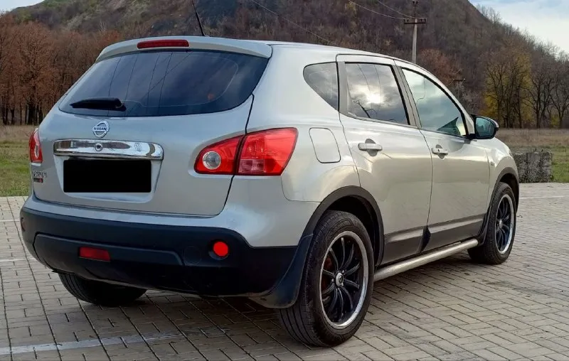 В продаже nissan qashqai 2008г ‎✅максимальная комплектация !!! ‎✅полный привод 4wd ‎✅2.0l коробка автомат ‎✅215 000 пробег ‎✅2 хозяина за всё время !!! ‎✅птс оригинал!!! ‎✅родные стекла!!! ‎✅ксенон фары заводские!! ‎✅ксенон туманки ‎✅кожаный салон ‎✅без ключевой доступ ‎✅два ключа ‎🌿зелёная автотека ‎авто в хорошем состоянии! ‎обслужен!!! ‎на данный момент без вложений ‎мотор не троит, не дымит, масло не расходует. ‎коробка переключает плавно, ‎ходовая обслужена!!! ‎по кузову без ржавчины гнили ‎дно пороги всё целое! ‎комплектация:tekna pack ‎-камера заднего вида ‎-кожаный руль ‎-климат контроль ‎-круиз контроль ‎-управление на руле ‎-4 стеклоподъёмника ‎-складывания зеркал ‎-электро зеркала ‎-подогрев заднего стекла ‎-подогрев передних сидений ‎-бортовой компьютер ‎-датчик света, дождя ‎-омыватель фар ‎-титановые диски r18 ‎-монитор, музыка aux cd fm ‎документы без штрафов, запретов, ограничений ‎продажа по дкп или мрэо ‎цена 865.000р. торг уместен!!! ‎осмотр донецк ‎+79493977821 ‎+79494017806 телеграм - фотография - 3