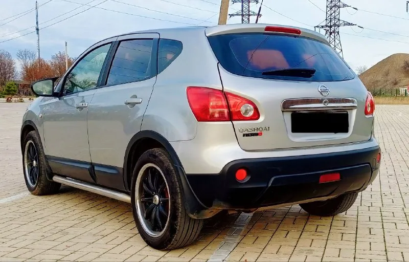 В продаже nissan qashqai 2008г ‎✅максимальная комплектация !!! ‎✅полный привод 4wd ‎✅2.0l коробка автомат ‎✅215 000 пробег ‎✅2 хозяина за всё время !!! ‎✅птс оригинал!!! ‎✅родные стекла!!! ‎✅ксенон фары заводские!! ‎✅ксенон туманки ‎✅кожаный салон ‎✅без ключевой доступ ‎✅два ключа ‎🌿зелёная автотека ‎авто в хорошем состоянии! ‎обслужен!!! ‎на данный момент без вложений ‎мотор не троит, не дымит, масло не расходует. ‎коробка переключает плавно, ‎ходовая обслужена!!! ‎по кузову без ржавчины гнили ‎дно пороги всё целое! ‎комплектация:tekna pack ‎-камера заднего вида ‎-кожаный руль ‎-климат контроль ‎-круиз контроль ‎-управление на руле ‎-4 стеклоподъёмника ‎-складывания зеркал ‎-электро зеркала ‎-подогрев заднего стекла ‎-подогрев передних сидений ‎-бортовой компьютер ‎-датчик света, дождя ‎-омыватель фар ‎-титановые диски r18 ‎-монитор, музыка aux cd fm ‎документы без штрафов, запретов, ограничений ‎продажа по дкп или мрэо ‎цена 865.000р. торг уместен!!! ‎осмотр донецк ‎+79493977821 ‎+79494017806 телеграм - фотография - 4