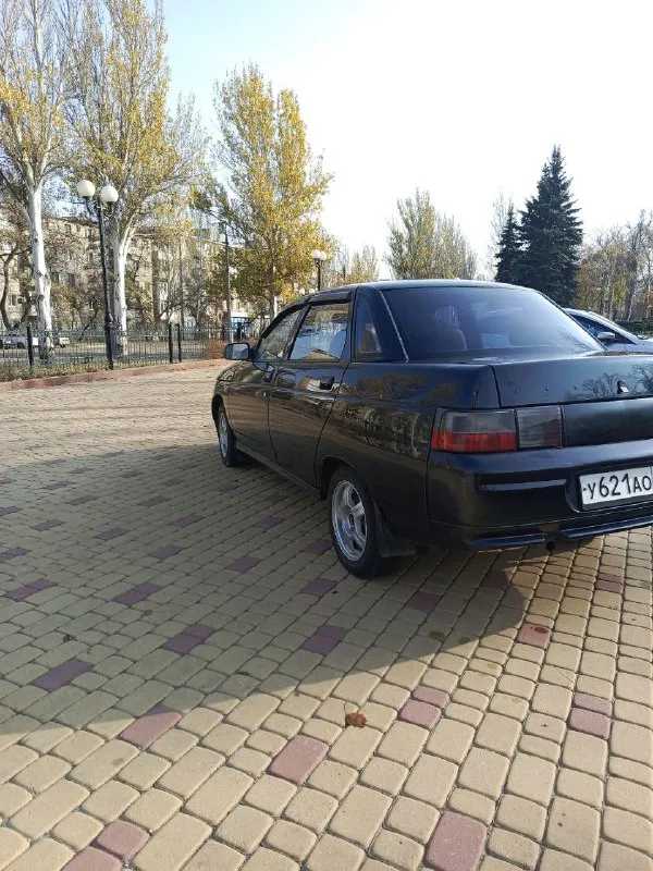 Продам ваз 21010. 2006 года. 1.6. 8к в хорошем состоянии. цена 225 торг мотор отличный. не дымит, не троит, работает как часики. коробка. отлично, не хрустит, не выбивает, не разболтано. авто в очень хорошем ходу, как новый. технически без вложений. центральные замки. приятная музыка. очень ухоженный салон. новая резина. любой вид оформлений. остальные вопросы по телефону +79495609117 донецк г - фотография - 2