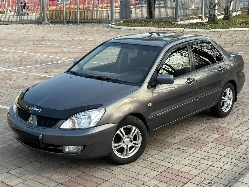 ‼️ в продаже mitsubishi lancer 9. механика. mitsubishi lancer 9 — это легендарный автомобиль, созданный для тех, кто ценит комфорт и качество. он оснащен двигателем объемом 1,6 литра и мощностью 98 лошадиных сил, который обеспечивает равномерную работу и не требует дополнительного обслуживания. ходовая часть также на высшем уровне: ни дребезга, ни стука. кузов находится в хорошем состоянии для своего возраста, без каких-либо серьёзных дефектов. пробег составляет 250 000 км, что свидетельствует о том, что автомобиль прошел необходимое обслуживание и готов к эксплуатации. салон чистый и опрятный, что делает его удобным для длительных поездок и семейных путешествий. багажник также порадует вас своей просторностью. кондиционер в рабочем состоянии обеспечивает дополнительный комфорт в салоне. этот автомобиль не требует дополнительных вложений, что позволяет вам сразу же приступить к его эксплуатации. 499 999 ₽ донецк +79496376126 +79493129059 - фотография - 6