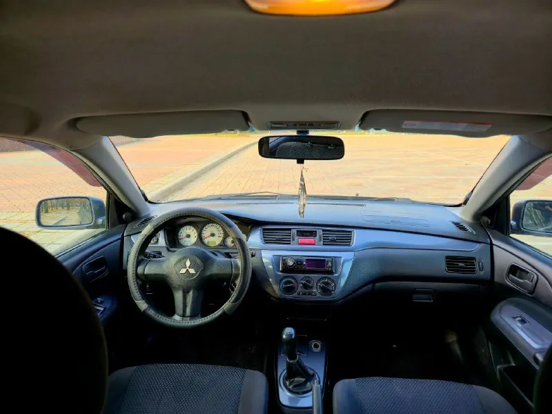 ‼️ в продаже mitsubishi lancer 9. механика. mitsubishi lancer 9 — это легендарный автомобиль, созданный для тех, кто ценит комфорт и качество. он оснащен двигателем объемом 1,6 литра и мощностью 98 лошадиных сил, который обеспечивает равномерную работу и не требует дополнительного обслуживания. ходовая часть также на высшем уровне: ни дребезга, ни стука. кузов находится в хорошем состоянии для своего возраста, без каких-либо серьёзных дефектов. пробег составляет 250 000 км, что свидетельствует о том, что автомобиль прошел необходимое обслуживание и готов к эксплуатации. салон чистый и опрятный, что делает его удобным для длительных поездок и семейных путешествий. багажник также порадует вас своей просторностью. кондиционер в рабочем состоянии обеспечивает дополнительный комфорт в салоне. этот автомобиль не требует дополнительных вложений, что позволяет вам сразу же приступить к его эксплуатации. 499 999 ₽ донецк +79496376126 +79493129059 - фотография - 8