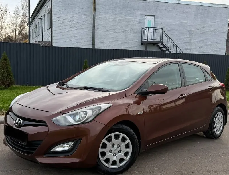 Продам hyundai i30 год:2013 пробег :158.000 двигатель:1.6 коробка :автомат без дтп автомобиль в идеальном состоянии автомат работает идеально, не пинает, не дергается за машину не стыдно полностью обслужен от а до я ходовая работает идеально без посторонних звуков 3.500км назад было полное обслуживание готов на любые проверки за ваш счет комплектация:, подогрев стекол, подогрев сидений, кондиционер рабочий, bluetooth, бортовой компьютер, полный комплект ключей в машине есть все для удобства цена: 965.000 +79497253911 - фотография - 2
