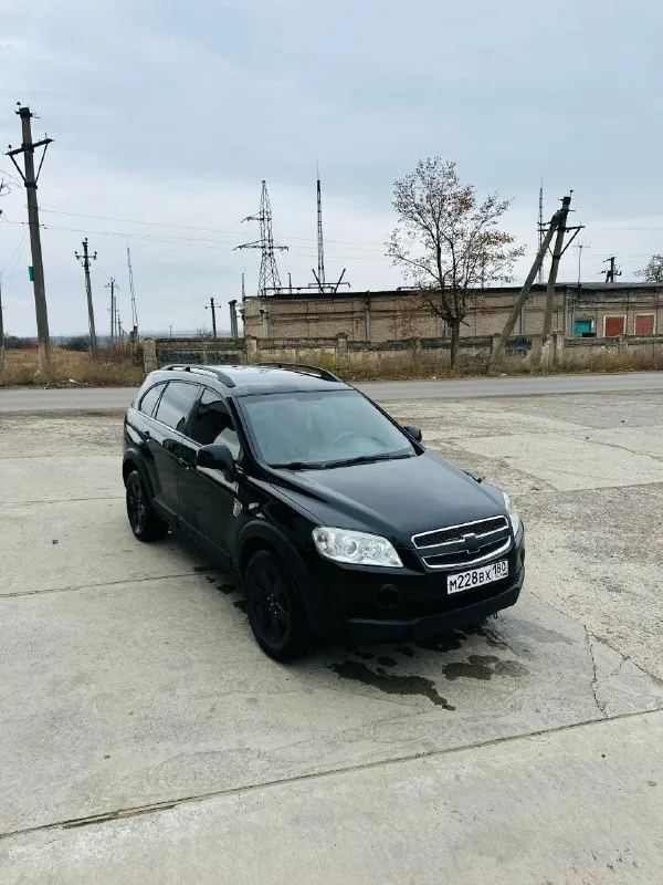 Продам chevrolet captiva 2,4 мкп 2007 год пробег 180 тыс км полный привод, два комплекта резины зима/лето, все работает, без вложений. цена 900,000 продажа без номеров. +79497207862 - фотография - 2