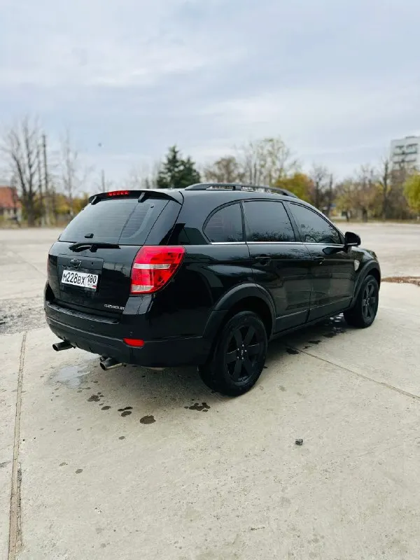 Продам chevrolet captiva 2,4 мкп 2007 год пробег 180 тыс км полный привод, два комплекта резины зима/лето, все работает, без вложений. цена 900,000 продажа без номеров. +79497207862 - фотография - 3