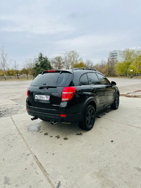 Продам chevrolet captiva 2,4 мкп 2007 год пробег 180 тыс км полный привод, два комплекта резины зима/лето, все работает, без вложений. цена 900,000 продажа без номеров. +79497207862 - фотография - 4