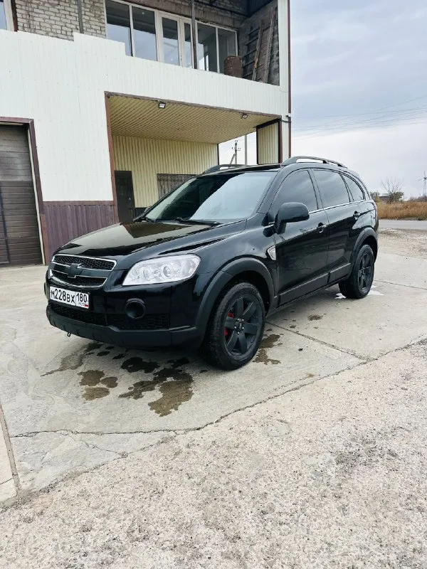 Продам chevrolet captiva 2,4 мкп 2007 год пробег 180 тыс км полный привод, два комплекта резины зима/лето, все работает, без вложений. цена 900,000 продажа без номеров. +79497207862 - фотография - 8