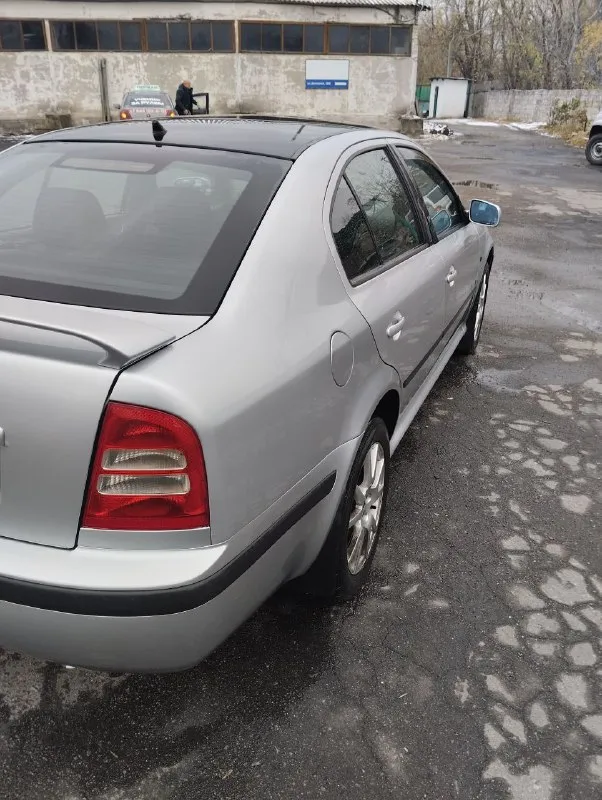 Шкода 2008 года. 1.8. пробег 280 тыс. я собственник. машина на полном боевом ходу. 3 дня назад поменял стойки, блины, опорные, грм, помпа, подушки, колодки. цена 650. телефон +79493111246 - фотография - 5