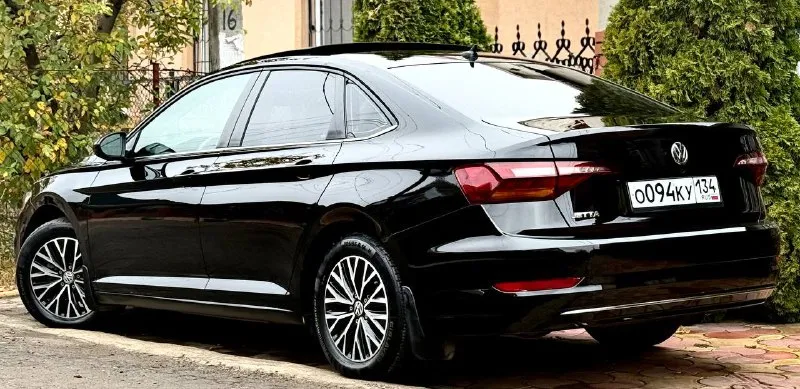 Продам volkswagen jetta в комплектации s. E.
Год:2019
:1.4 Турба 150сил
Коробка:автомат 8ступеней
Пробег:108.000
Цена:1.785.000₽
Номер: +79498543135 или +79495011956 на обоих номерах телеграмм
Авто в отличном состоянии без каких либо вложений сел и поехал, коробка и мотор в идеальном состоянии, ходовая часть автомобиля на 5+ все что нужно сделано, масла фильтра и все жидкости заменены 500км назад! Очень экономичный и в тоже время резвый автомобиль благодаря турбине, и обычному автомату! Управляется, очень плавно и уверено на дороге, комплектация авто очень богатая:кожаный молочный салон, без ключевой доступ, кнопка страт стоп, панорама, подогревы сидения, слепые зоны, дистроник, круиз контроль, адаптация фар, мульти руль, дорогая оптика, хорошая музыка, большой сенсорный монитор с car play, bt, aux, полный бортовой компьютер, датчики дождя, света давление шин, удержание полосы, раздельный климат контроль, камера заднего вида, и многое другое всего не напишешь!больше информации по телеф
📞 Звоните: +7(949)8543135 - фотография - 5