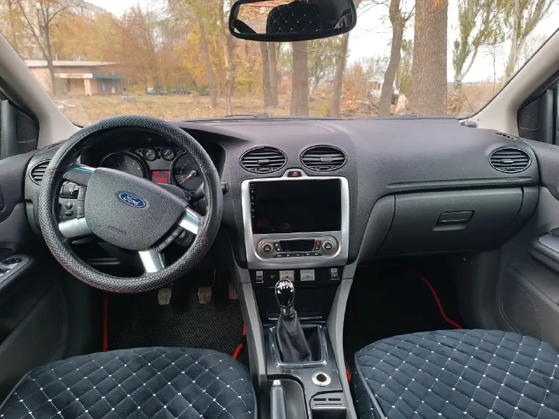 Ford focus 2 (рестайлинг). 2008 г. комплектация chia. я собственник круиз, датчик света, датчик дождя, доводчики стекл, подогрев сидений, климат, подогрев зеркал, электро пакет. зеркало заднего вида с автозатемнением. хороший свет, ближний, дальний. два комплекта резины зима/лето мотор 1.8, 5-мкпп. пробег 164 000 км. г. донецк цена 550 000₽ торг у капота. тел. +79495291480 - фотография - 6