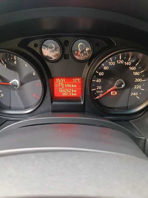 Ford focus 2 (рестайлинг). 2008 г. комплектация chia. я собственник круиз, датчик света, датчик дождя, доводчики стекл, подогрев сидений, климат, подогрев зеркал, электро пакет. зеркало заднего вида с автозатемнением. хороший свет, ближний, дальний. два комплекта резины зима/лето мотор 1.8, 5-мкпп. пробег 164 000 км. г. донецк цена 550 000₽ торг у капота. тел. +79495291480 - фотография - 7