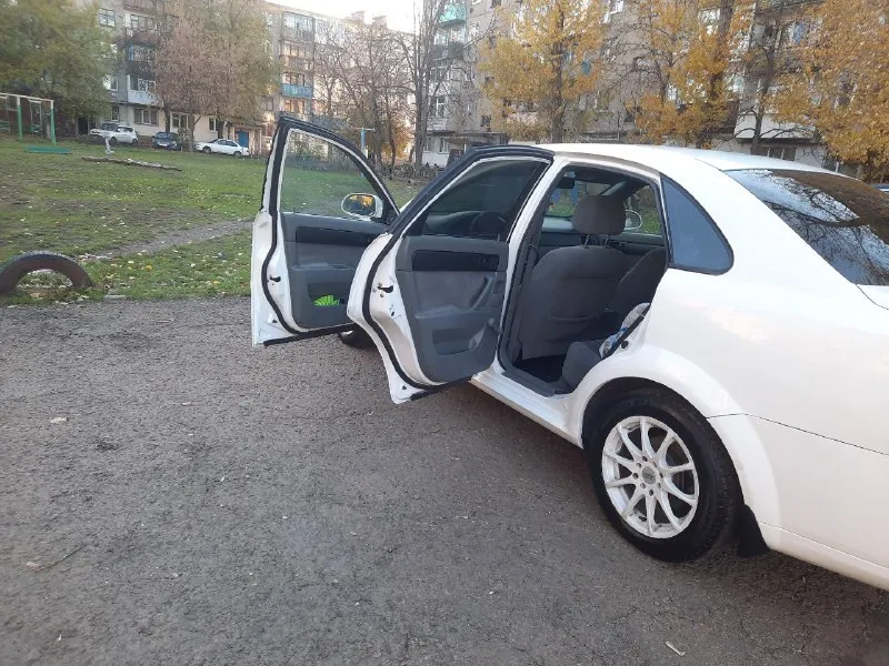 Продам шевроле лачети 2007 г в авто в хорошем состояние дно пороги живые не гнилое двс кпп ходовая на отлично по електрики роботает исключительно все комплектация гур абс птс оригинал 2 хоз любые оформление ц 510 т р торг вариант обмена на болей дишели авто тел для связи +79494792653 - фотография - 8