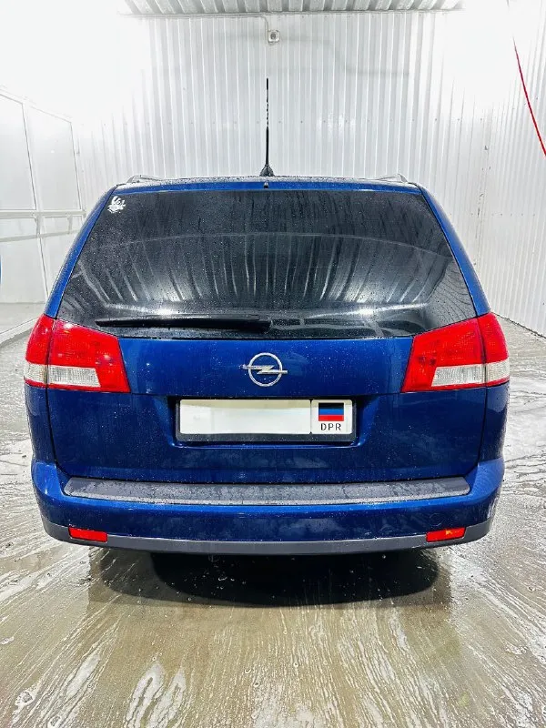 Продам opel вектра ц универсал, 1.9 дизель, 2008 год выпуска, родной пробег 310000. механика 6 ступеней. двух зонный климат контроль, датчик дождя, стеклоподъёмники с доводчиками. двигатель и ходовая в хорошем состоянии. резина отличная р17. кузов в хорошем состоянии. чистый, опрятный салон, в машине не курят. огромный вместительный багажник. цена 670000 руб. +7 949 529-04-68 (если не дозвонитесь, в тг) 📲 tg: rauh welt begriff 📞 звоните: +7(949)5290468 - фотография - 3
