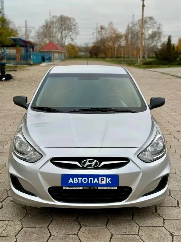 ⬜️ hyundai solaris 💰цена: 700 000р 🏢город: мариуполь 📅год выпуска: 2012 🧾пробег: 197 120км. ⚙️двигатель: 1.6 ⛽топливо: бензин ⚙️кпп: механика 📞телефон: +7-989-263-55-56 +7-949-727-41-51 +7-949-551-91-52 💾 описание: solaris зарекомендовал себя на российском рынке как универсальный, практичный и надежный автомобиль для тех, кому важны экономичность, надёжность и комфорт. ✅ южная эксплуатация, кузов без коррозии ✅ хорошее состояние как внешне, так и технически ✅ уже 180-й учёт отличная комплектация: кондиционер ❄️ (работает отлично), электростекла, abs, airbag, новый насос гидроусилителя руля. улица шевченко 269 ⚠️бесплатно доставим этот или другой автомобиль в донецк, макеевку, бердянск, мелитополь и другие города новых территорий после детального видеообзора со всевозможными диагностиками⚠️ 🏦 возможна продажа в кредит по двум документам. - фотография - 2
