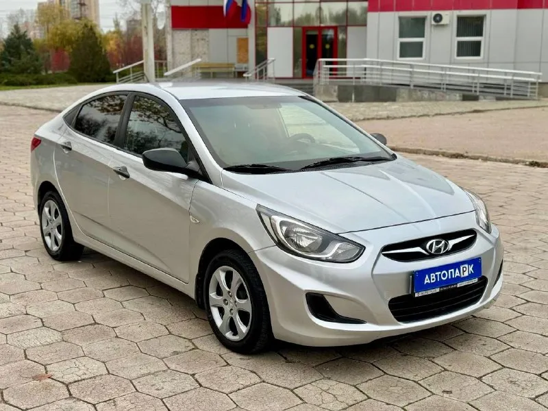 ⬜️ hyundai solaris 💰цена: 700 000р 🏢город: мариуполь 📅год выпуска: 2012 🧾пробег: 197 120км. ⚙️двигатель: 1.6 ⛽топливо: бензин ⚙️кпп: механика 📞телефон: +7-989-263-55-56 +7-949-727-41-51 +7-949-551-91-52 💾 описание: solaris зарекомендовал себя на российском рынке как универсальный, практичный и надежный автомобиль для тех, кому важны экономичность, надёжность и комфорт. ✅ южная эксплуатация, кузов без коррозии ✅ хорошее состояние как внешне, так и технически ✅ уже 180-й учёт отличная комплектация: кондиционер ❄️ (работает отлично), электростекла, abs, airbag, новый насос гидроусилителя руля. улица шевченко 269 ⚠️бесплатно доставим этот или другой автомобиль в донецк, макеевку, бердянск, мелитополь и другие города новых территорий после детального видеообзора со всевозможными диагностиками⚠️ 🏦 возможна продажа в кредит по двум документам. - фотография - 3