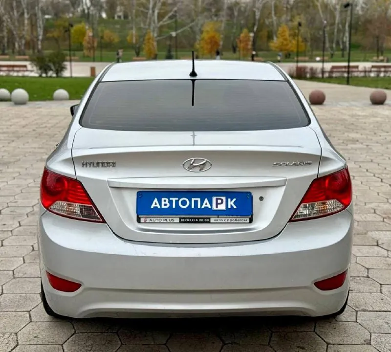 ⬜️ hyundai solaris 💰цена: 700 000р 🏢город: мариуполь 📅год выпуска: 2012 🧾пробег: 197 120км. ⚙️двигатель: 1.6 ⛽топливо: бензин ⚙️кпп: механика 📞телефон: +7-989-263-55-56 +7-949-727-41-51 +7-949-551-91-52 💾 описание: solaris зарекомендовал себя на российском рынке как универсальный, практичный и надежный автомобиль для тех, кому важны экономичность, надёжность и комфорт. ✅ южная эксплуатация, кузов без коррозии ✅ хорошее состояние как внешне, так и технически ✅ уже 180-й учёт отличная комплектация: кондиционер ❄️ (работает отлично), электростекла, abs, airbag, новый насос гидроусилителя руля. улица шевченко 269 ⚠️бесплатно доставим этот или другой автомобиль в донецк, макеевку, бердянск, мелитополь и другие города новых территорий после детального видеообзора со всевозможными диагностиками⚠️ 🏦 возможна продажа в кредит по двум документам. - фотография - 5