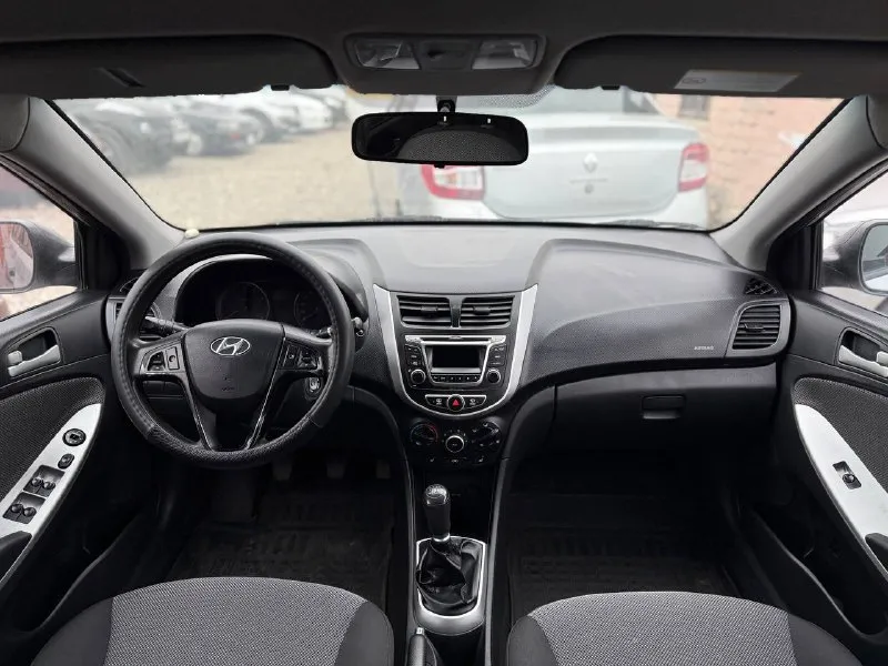 ⬜️ hyundai solaris 💰цена: 700 000р 🏢город: мариуполь 📅год выпуска: 2012 🧾пробег: 197 120км. ⚙️двигатель: 1.6 ⛽топливо: бензин ⚙️кпп: механика 📞телефон: +7-989-263-55-56 +7-949-727-41-51 +7-949-551-91-52 💾 описание: solaris зарекомендовал себя на российском рынке как универсальный, практичный и надежный автомобиль для тех, кому важны экономичность, надёжность и комфорт. ✅ южная эксплуатация, кузов без коррозии ✅ хорошее состояние как внешне, так и технически ✅ уже 180-й учёт отличная комплектация: кондиционер ❄️ (работает отлично), электростекла, abs, airbag, новый насос гидроусилителя руля. улица шевченко 269 ⚠️бесплатно доставим этот или другой автомобиль в донецк, макеевку, бердянск, мелитополь и другие города новых территорий после детального видеообзора со всевозможными диагностиками⚠️ 🏦 возможна продажа в кредит по двум документам. - фотография - 8