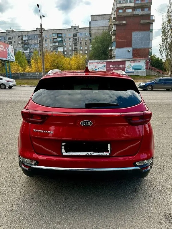 🏎️ kia sportage iv 2.0 ат awd 🗓️ год выпуска: 2018 пробег : 175 тыс. комплектация: сигнализация с авто запуском, камера заднего вида, датчики дождя, датчики света, парктроники, сенсорный дисплей (carplay, android auto) подогревы всех сидений, электропривод зеркал, климат-контроль 2-х зонный, подогрев руля, полный привод 🥇авто в идеальном техническом состоянии. один владелец, бережная эксплуатация. без дтп. кузов в родном окрасе. комплектация "luxe". тёплые опции. два ключа. обслуживал по регламенту. замена масла каждые 7тыс. км кузов в керамике ухоженный и не прокуренный салон машина обслужена и готова к дальнейшей эксплуатации (дополнительных вложений не требуется). летняя резина на оригинальных литых дисках. зимняя резина в подарок. 💸 цена: 2.000.000 💸 торг приветствуется😏 📲тел: +7(959)2016771 📞 звоните: +7(959)2016771 - фотография - 10