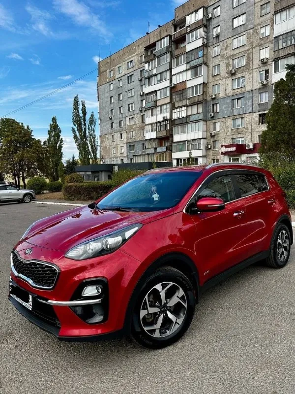 🏎️ kia sportage iv 2.0 ат awd 🗓️ год выпуска: 2018 пробег : 175 тыс. комплектация: сигнализация с авто запуском, камера заднего вида, датчики дождя, датчики света, парктроники, сенсорный дисплей (carplay, android auto) подогревы всех сидений, электропривод зеркал, климат-контроль 2-х зонный, подогрев руля, полный привод 🥇авто в идеальном техническом состоянии. один владелец, бережная эксплуатация. без дтп. кузов в родном окрасе. комплектация "luxe". тёплые опции. два ключа. обслуживал по регламенту. замена масла каждые 7тыс. км кузов в керамике ухоженный и не прокуренный салон машина обслужена и готова к дальнейшей эксплуатации (дополнительных вложений не требуется). летняя резина на оригинальных литых дисках. зимняя резина в подарок. 💸 цена: 2.000.000 💸 торг приветствуется😏 📲тел: +7(959)2016771 📞 звоните: +7(959)2016771 - фотография - 8