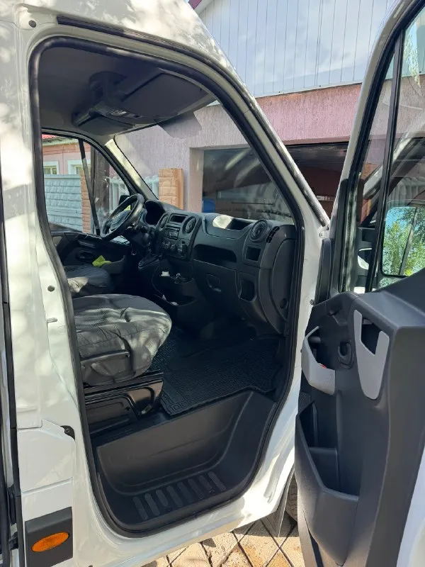 Продам renault мастер пассажир 8+1 (в категория) 2018 г идеальное состояние. капот и фары затянуты бронепленкой, стоят дорогие led линзы в фарах, полностью обесшумлен. стоит автономка на 4 квт. летняя резина continental новая, комплект зимней в подарок. гаражное хранение, машина улицы и стоянок не видела. я хозяин, на рос учет переоформление без проблем, будете 1 хозяином в рф 3.5 ₽ +79493684578 📞 звоните: +7(949)3684578 - фотография - 10