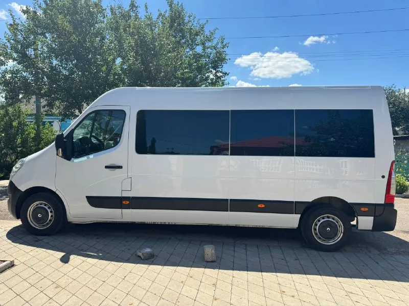 Продам renault мастер пассажир 8+1 (в категория) 2018 г идеальное состояние. капот и фары затянуты бронепленкой, стоят дорогие led линзы в фарах, полностью обесшумлен. стоит автономка на 4 квт. летняя резина continental новая, комплект зимней в подарок. гаражное хранение, машина улицы и стоянок не видела. я хозяин, на рос учет переоформление без проблем, будете 1 хозяином в рф 3.5 ₽ +79493684578 📞 звоните: +7(949)3684578 - фотография - 3