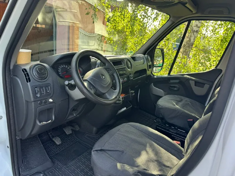 Продам renault мастер пассажир 8+1 (в категория) 2018 г идеальное состояние. капот и фары затянуты бронепленкой, стоят дорогие led линзы в фарах, полностью обесшумлен. стоит автономка на 4 квт. летняя резина continental новая, комплект зимней в подарок. гаражное хранение, машина улицы и стоянок не видела. я хозяин, на рос учет переоформление без проблем, будете 1 хозяином в рф 3.5 ₽ +79493684578 📞 звоните: +7(949)3684578 - фотография - 8