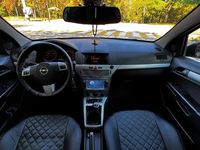 В продаже надёжный автомобиль opel astra h рестайлинг 2009 года выпуска автомобиль на надёжном моторе ecotec 1.6 бензин. работает отлично, не троит и не дымит. коробка механика, без каких либо нюансов, передачи не выбивает. ходовая часть обслужена. дополнительно установлена андроид магнитола. в автомобиле абсолютно всё работает исправно. вложений никаких не требует. по документам полный порядок, любой вид переоформления. осмотр донецк цена 520.000 ₽, возможен торг у автомобиля! ☎️ +7 (949) 628-72-17 📞 звоните: +7(949)6287217 - фотография - 7