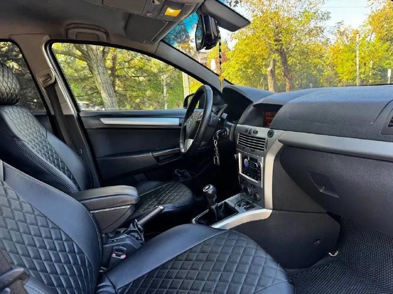 В продаже надёжный автомобиль opel astra h рестайлинг 2009 года выпуска автомобиль на надёжном моторе ecotec 1.6 бензин. работает отлично, не троит и не дымит. коробка механика, без каких либо нюансов, передачи не выбивает. ходовая часть обслужена. дополнительно установлена андроид магнитола. в автомобиле абсолютно всё работает исправно. вложений никаких не требует. по документам полный порядок, любой вид переоформления. осмотр донецк цена 520.000 ₽, возможен торг у автомобиля! ☎️ +7 (949) 628-72-17 📞 звоните: +7(949)6287217 - фотография - 9