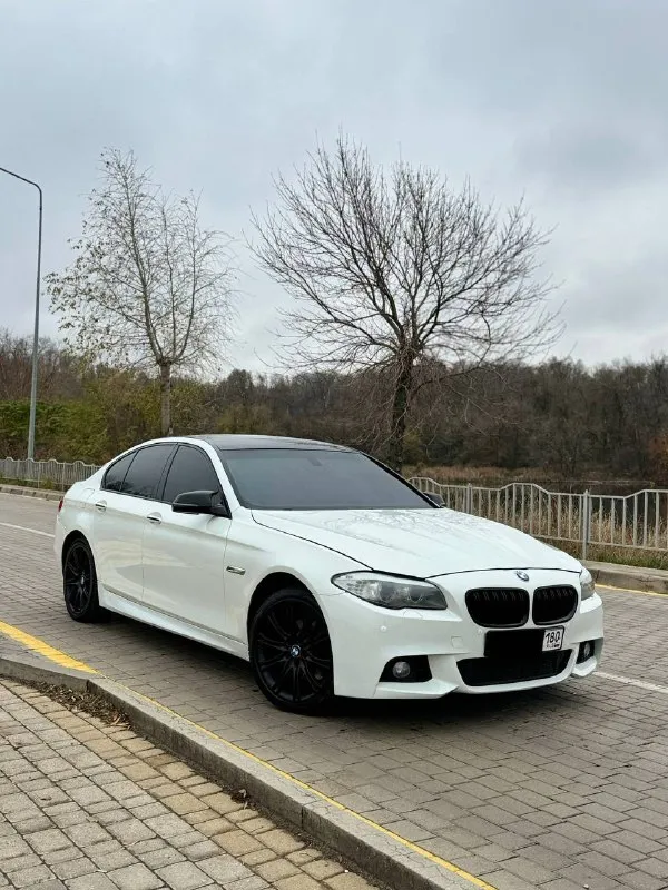 В продаже bmw 528i рестайлинг 2014 года выпуска 2.0 т бензин, 245 л. с., работает отлично, не троит... - фотография