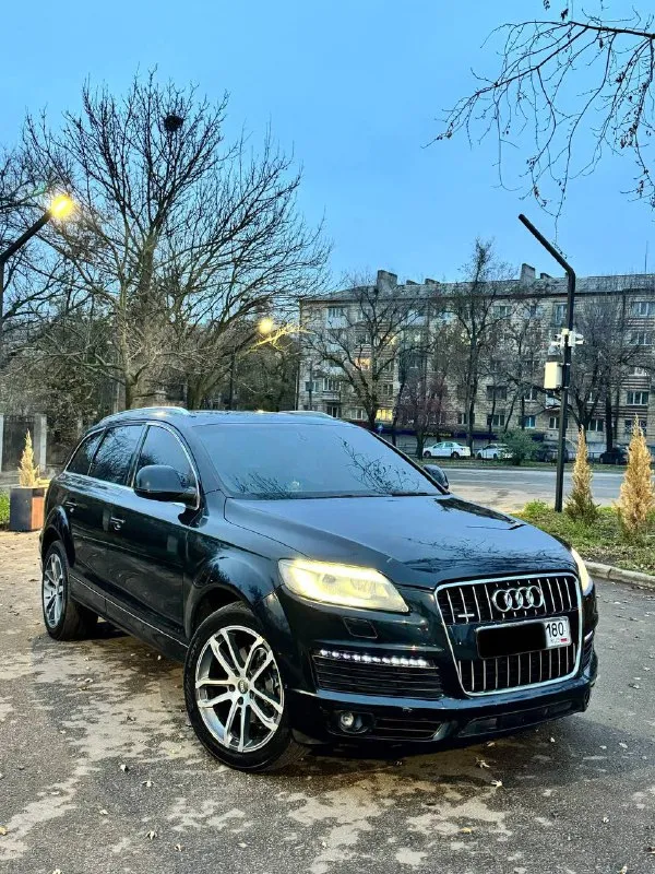 В продаже красивый и надёжный автомобиль audi q7 s-line! машина в достойном состоянии на надёжном бензиновом 3.6 моторе с чугунным блоком, работает изумительно без каких либо моментов! коробка переключает идеально вопросов по ней нет, масло недавно заменено, ходовая также обслужена, посторонних звуков нет, отрабатывает как часы! машина в отличной комплектации, заводской s-line, полный электро пакет сидений, многозонный климат контроль, s-line сиденья, дорогая музыка, шикарные колеса 21 радиуса! юридически абсолютно чистый автомобиль, без каких либо вопросов, возможен любой вид переоформления, также возможен обмен и продажа в кредит! осмотр донецк цена: 1.250.000₽, возможен торг реальному покупателю! ☎️ +7 (949) 453-80-40 📞 звоните: +7(949)4538040 - фотография - 1