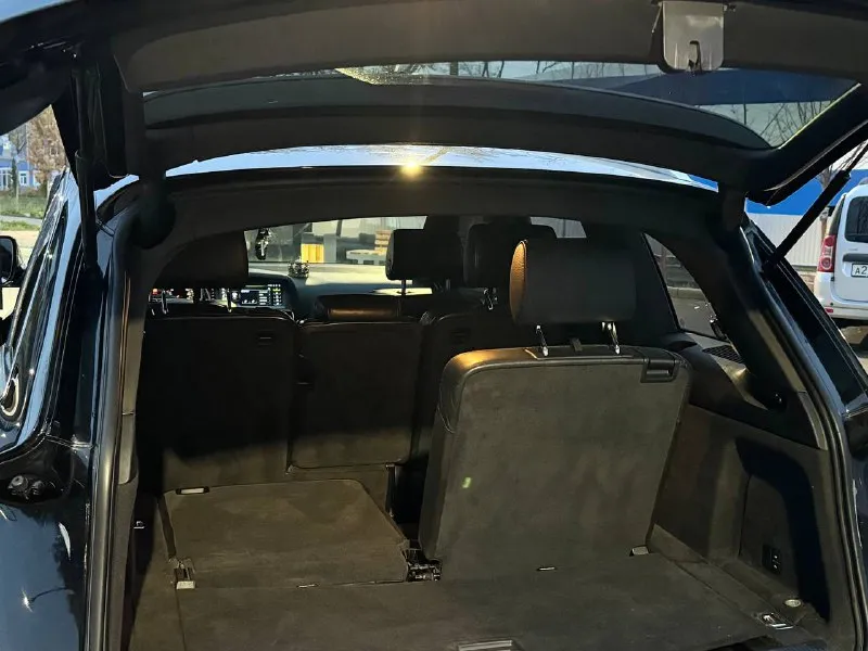 В продаже красивый и надёжный автомобиль audi q7 s-line! машина в достойном состоянии на надёжном бензиновом 3.6 моторе с чугунным блоком, работает изумительно без каких либо моментов! коробка переключает идеально вопросов по ней нет, масло недавно заменено, ходовая также обслужена, посторонних звуков нет, отрабатывает как часы! машина в отличной комплектации, заводской s-line, полный электро пакет сидений, многозонный климат контроль, s-line сиденья, дорогая музыка, шикарные колеса 21 радиуса! юридически абсолютно чистый автомобиль, без каких либо вопросов, возможен любой вид переоформления, также возможен обмен и продажа в кредит! осмотр донецк цена: 1.250.000₽, возможен торг реальному покупателю! ☎️ +7 (949) 453-80-40 📞 звоните: +7(949)4538040 - фотография - 10