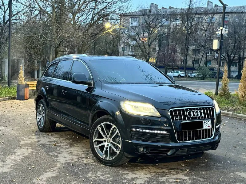 В продаже красивый и надёжный автомобиль audi q7 s-line! машина в достойном состоянии на надёжном бензиновом 3.6 моторе с чугунным блоком, работает изумительно без каких либо моментов! коробка переключает идеально вопросов по ней нет, масло недавно заменено, ходовая также обслужена, посторонних звуков нет, отрабатывает как часы! машина в отличной комплектации, заводской s-line, полный электро пакет сидений, многозонный климат контроль, s-line сиденья, дорогая музыка, шикарные колеса 21 радиуса! юридически абсолютно чистый автомобиль, без каких либо вопросов, возможен любой вид переоформления, также возможен обмен и продажа в кредит! осмотр донецк цена: 1.250.000₽, возможен торг реальному покупателю! ☎️ +7 (949) 453-80-40 📞 звоните: +7(949)4538040 - фотография - 3