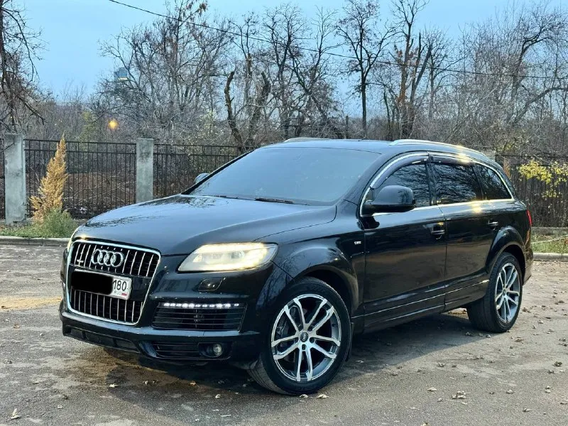 В продаже красивый и надёжный автомобиль audi q7 s-line! машина в достойном состоянии на надёжном бензиновом 3.6 моторе с чугунным блоком, работает изумительно без каких либо моментов! коробка переключает идеально вопросов по ней нет, масло недавно заменено, ходовая также обслужена, посторонних звуков нет, отрабатывает как часы! машина в отличной комплектации, заводской s-line, полный электро пакет сидений, многозонный климат контроль, s-line сиденья, дорогая музыка, шикарные колеса 21 радиуса! юридически абсолютно чистый автомобиль, без каких либо вопросов, возможен любой вид переоформления, также возможен обмен и продажа в кредит! осмотр донецк цена: 1.250.000₽, возможен торг реальному покупателю! ☎️ +7 (949) 453-80-40 📞 звоните: +7(949)4538040 - фотография - 4