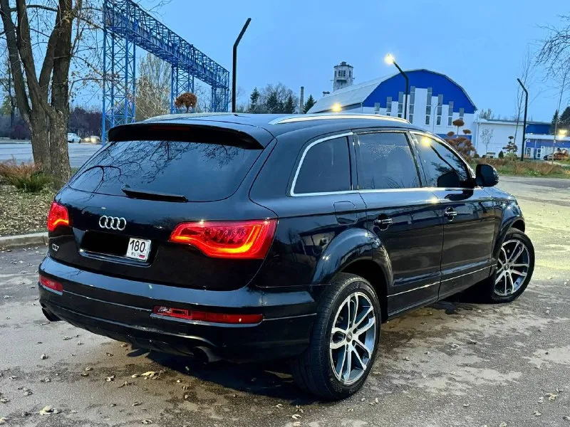 В продаже красивый и надёжный автомобиль audi q7 s-line! машина в достойном состоянии на надёжном бензиновом 3.6 моторе с чугунным блоком, работает изумительно без каких либо моментов! коробка переключает идеально вопросов по ней нет, масло недавно заменено, ходовая также обслужена, посторонних звуков нет, отрабатывает как часы! машина в отличной комплектации, заводской s-line, полный электро пакет сидений, многозонный климат контроль, s-line сиденья, дорогая музыка, шикарные колеса 21 радиуса! юридически абсолютно чистый автомобиль, без каких либо вопросов, возможен любой вид переоформления, также возможен обмен и продажа в кредит! осмотр донецк цена: 1.250.000₽, возможен торг реальному покупателю! ☎️ +7 (949) 453-80-40 📞 звоните: +7(949)4538040 - фотография - 5