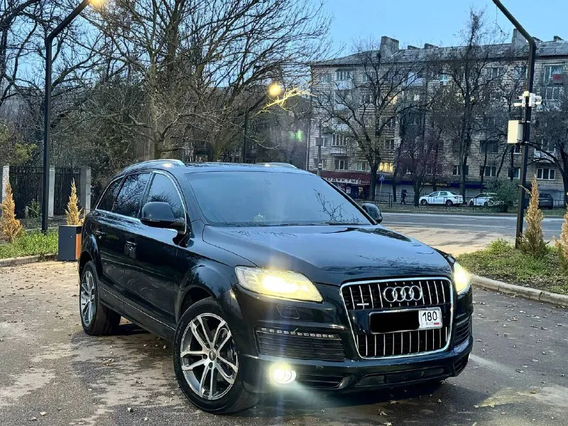 В продаже красивый и надёжный автомобиль audi q7 s-line! машина в достойном состоянии на надёжном бензиновом 3.6 моторе с чугунным блоком, работает изумительно без каких либо моментов! коробка переключает идеально вопросов по ней нет, масло недавно заменено, ходовая также обслужена, посторонних звуков нет, отрабатывает как часы! машина в отличной комплектации, заводской s-line, полный электро пакет сидений, многозонный климат контроль, s-line сиденья, дорогая музыка, шикарные колеса 21 радиуса! юридически абсолютно чистый автомобиль, без каких либо вопросов, возможен любой вид переоформления, также возможен обмен и продажа в кредит! осмотр донецк цена: 1.250.000₽, возможен торг реальному покупателю! ☎️ +7 (949) 453-80-40 📞 звоните: +7(949)4538040 - фотография - 7