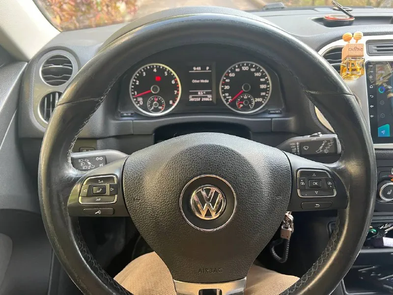 Цена 🔥🔥🔥 1 150 000 volkswagen тигуан / volkswagen tiguan 1 рест 2014 в родном окрасе
1.4Т, новая турбина
Коробка автоматическая
Ходовая в идеальном состоянии, комплект зимней резины в подарок 🎁
Установлена магнитола, камера заднего вида, задняя часть в шумоизоляции, подогрев сидений, мультируль и. Т. Д.
Осмотр г. Донецк
Цена 1.150.000р
Владелец +79495340516
+79493594330
📲 Tg: инна
📞 Звоните: +7(949)5340516 - фотография - 5