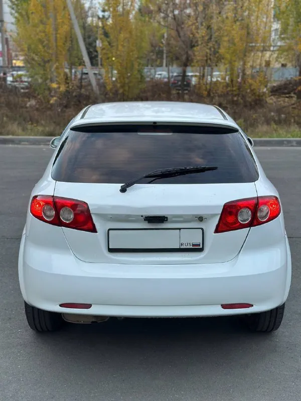 Продам: chevrolet lacetti 1.6 топливо: бензин год: 2007 тип кпп: автомат ✅ пробег: 180.000 км - автомобиль в хорошем состоянии для своих лет. 4 владелец по птс. надежный, экономичный, недорогой в обслуживании. гаражное хранение. масло, фильтра, колодки - заменены. ✅ кузов: без гнили, есть вмятина на перед. левом крыле, и бампера новые не в цвет, на лобовом стекле - трещина - смотрите фото❗️ - двигатель: не троит, не дымит, масло - не расходует. ✅ комплектация: - птф, airbag, сигнализация - кондиционер - 2 комплекта ключей - 2 комплекта колес ✅ документы: птс - оригинал, на учете, без штрафов и ограничений на регистрацию. - продажа с переоформлением в мрео 📍осмотр в г. донецк, калининский р-н. после 18 ноября ‼️ цена: 480.000 руб дополнительные фото по запросу. 📞🇷🇺звоните: +7 (949) 394-79-04 - фотография - 4