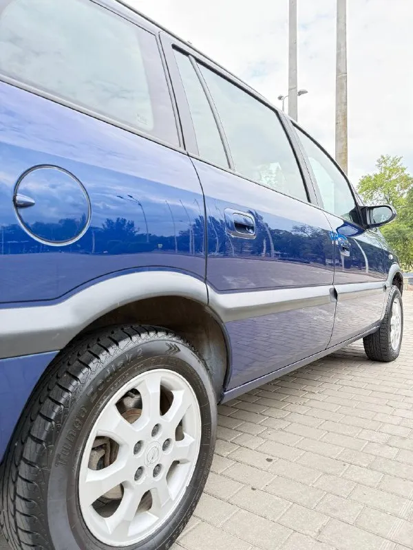 Opel зафира а 2004г автомобиль в отличном состоянии двс 1.8 в отличном состоянии. установлено итальянское евро 4 автомобиль пригнан из германии в 2020г заводской окрас гнили нет. все стекла, включая лобовое заводские. пробег 205 тыс км кондиционер работает. новая резина документы чистые, любое переоформление. цена 595 тыс. руб. торг остальные вопросы по +79496167066 📲 tg: @djdjv12 📞 звоните: +7(949)6167066 - фотография - 7