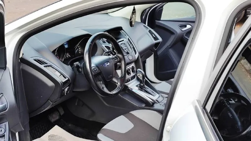 Продаю ford focus 3 рестайлинг /2012/2.0. автомат🚘 пробег215.000✅ в хорошем состояние!✅ по кузову без рыжиков и гнили✅ двигатель в норме, работает ровно и четко масло не ест✅ коробка в норме ✅ ходовая обслужена✅ все масла фильтра и жидкости менялись в вовремя✅ автомобиль достоин вашего внимания. осмотр г. донецк цена:685.000💸 торг у капота❗️ возможен обмен на авто дешевле ! связь: +79495059696 - фотография - 2